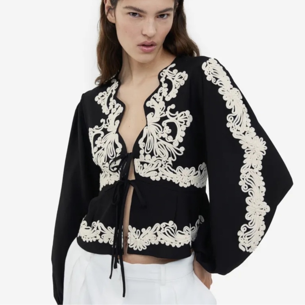 H&M Appliqued Blouse black with Embellishment ecru viscose twill sz S BNWT